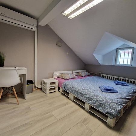 Lambo'S Corner Varna - Guest Rooms Eksteriør billede