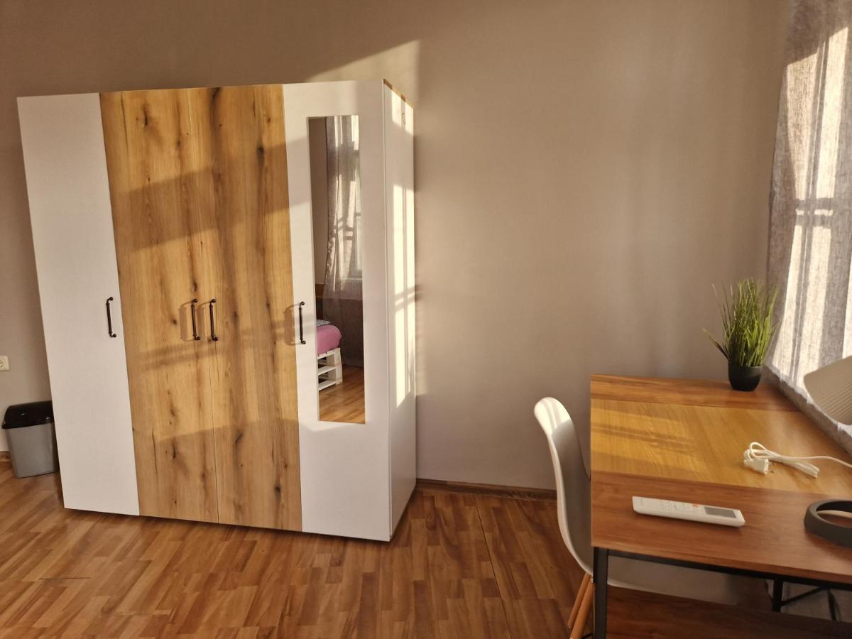 Lambo'S Corner Varna - Guest Rooms Eksteriør billede