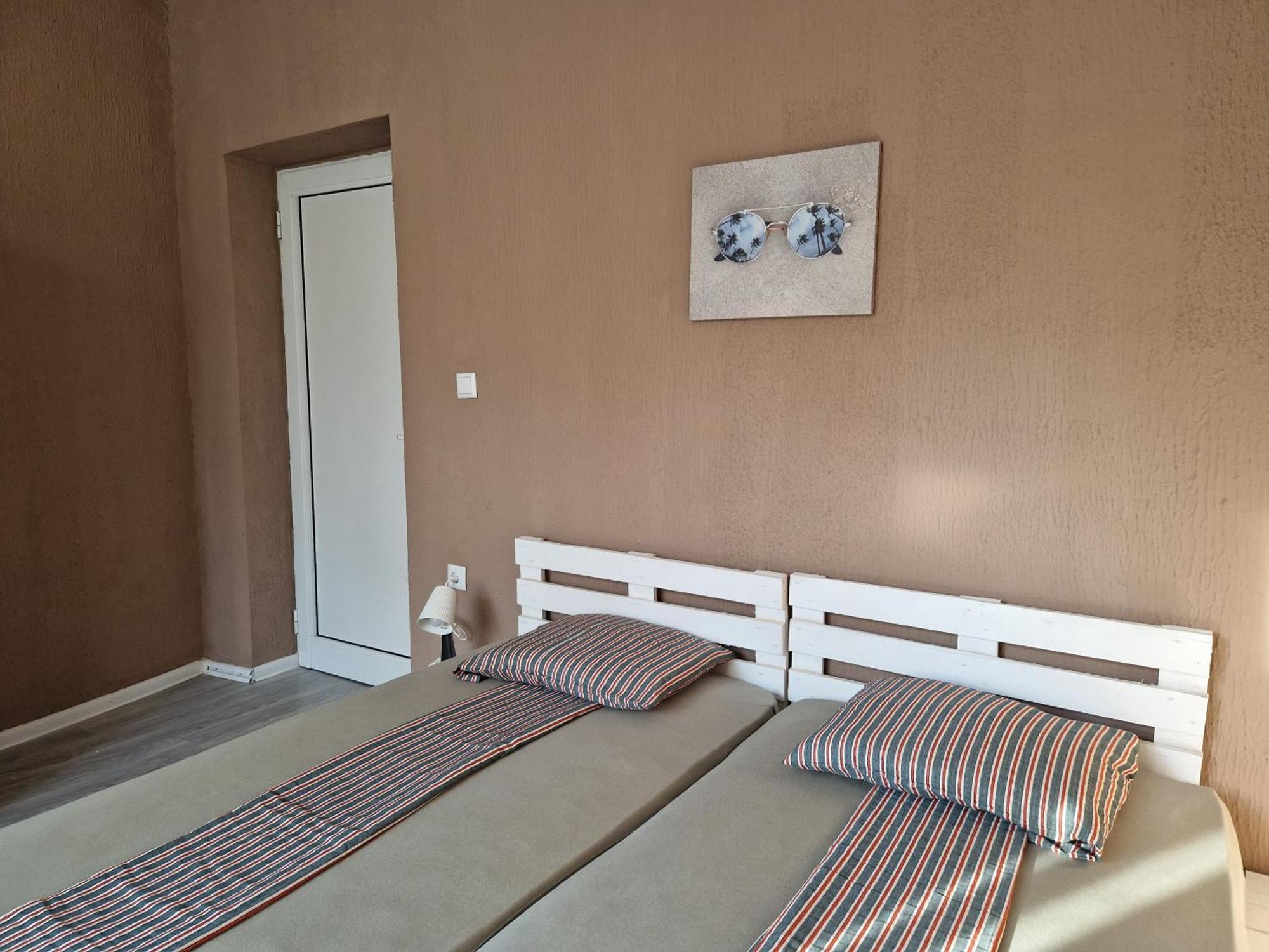 Lambo'S Corner Varna - Guest Rooms Eksteriør billede